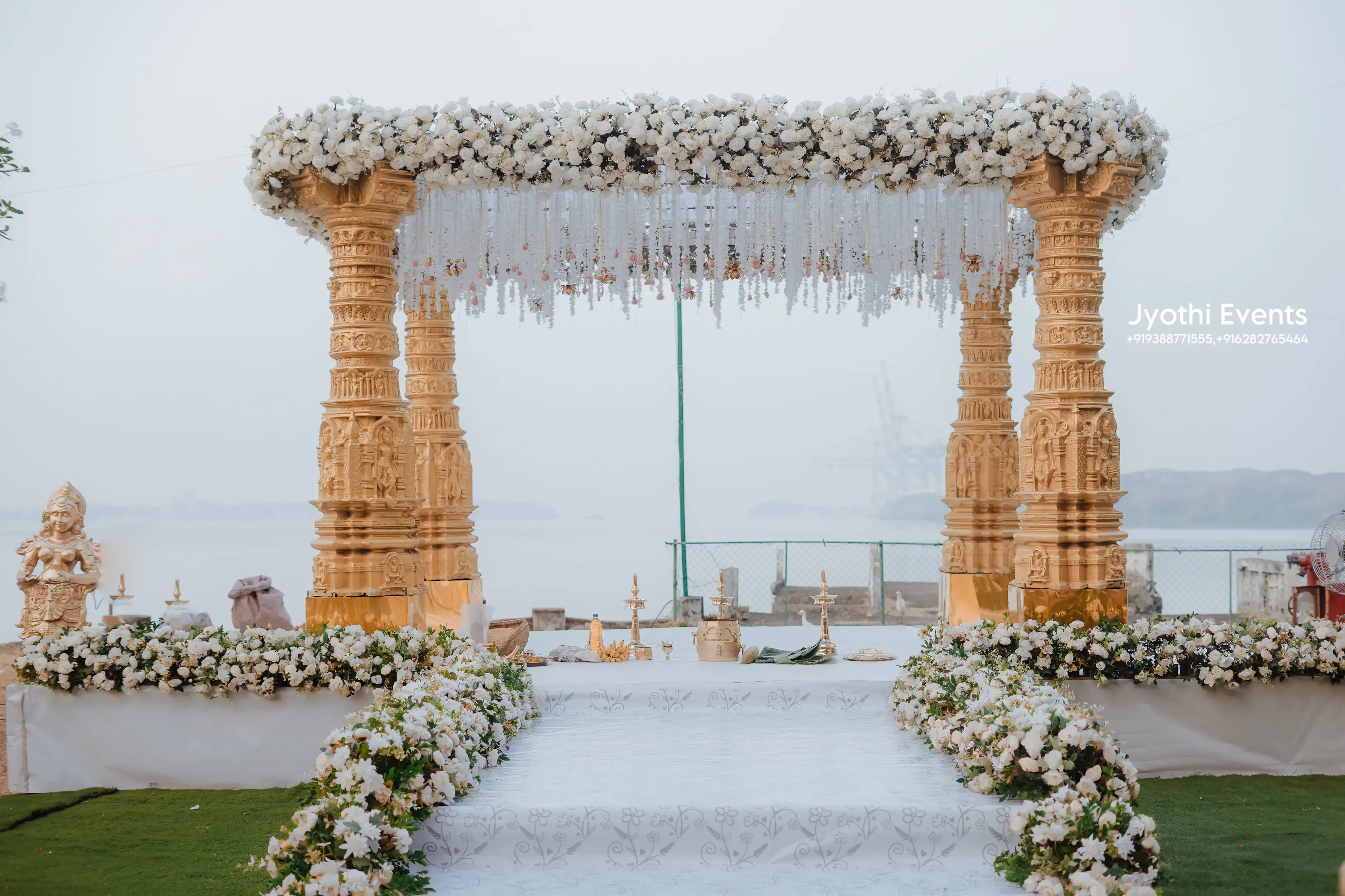 Timeless Traditions: A Premium Hindu Wedding by the Waterfront